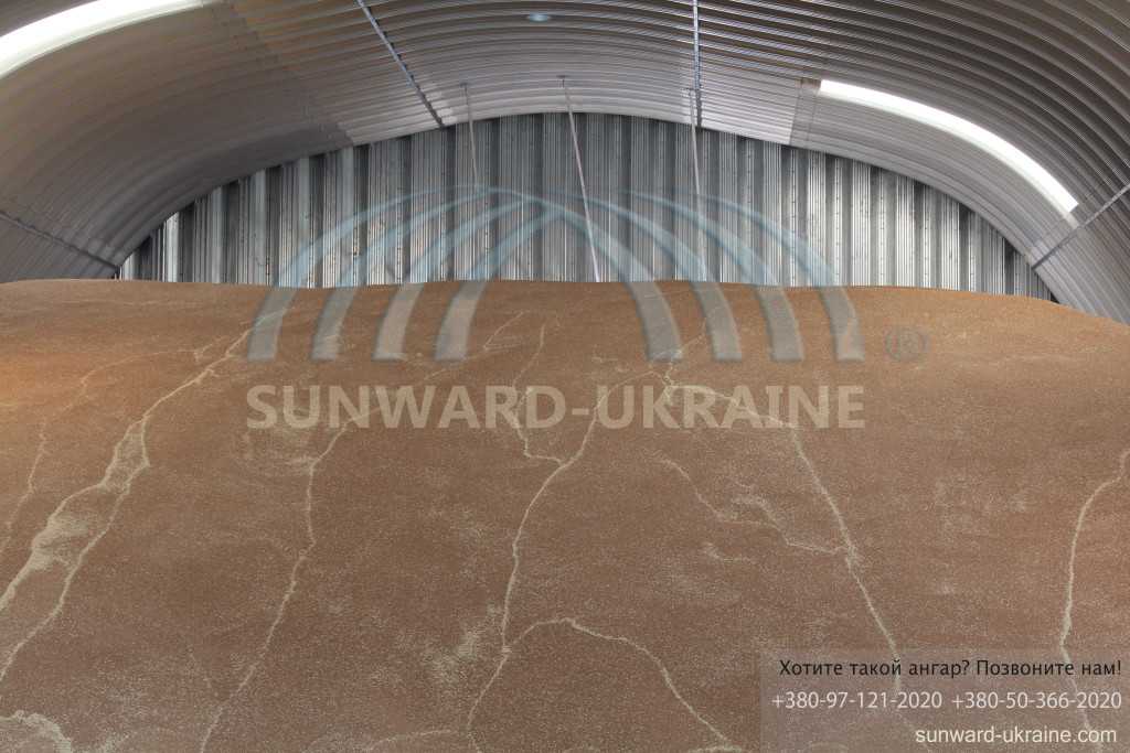 зерно в арочном ангаре фото