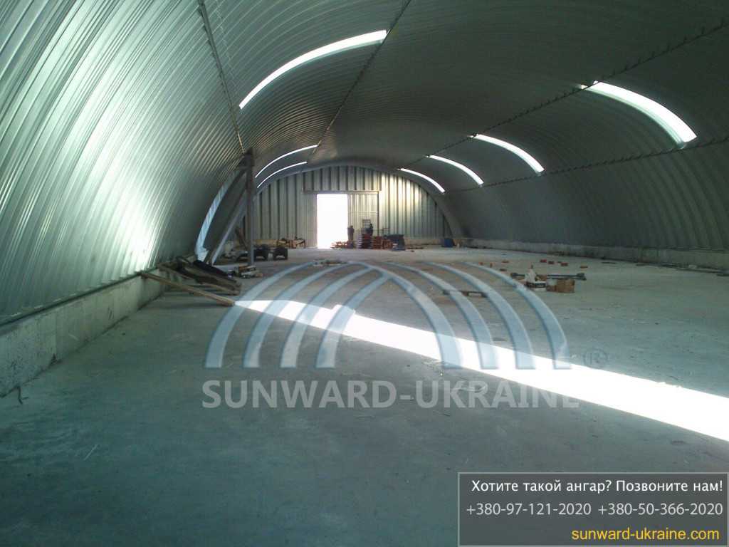 естественное освещение бескаркасного ангара